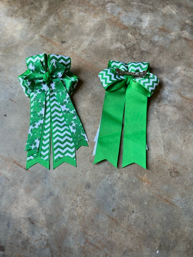 Clover bows