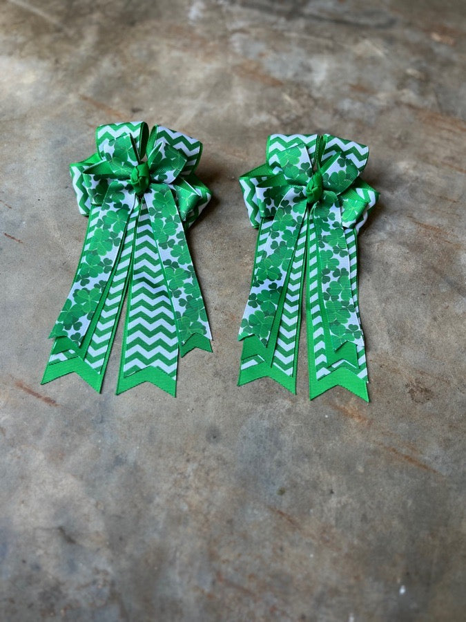 Clover bows