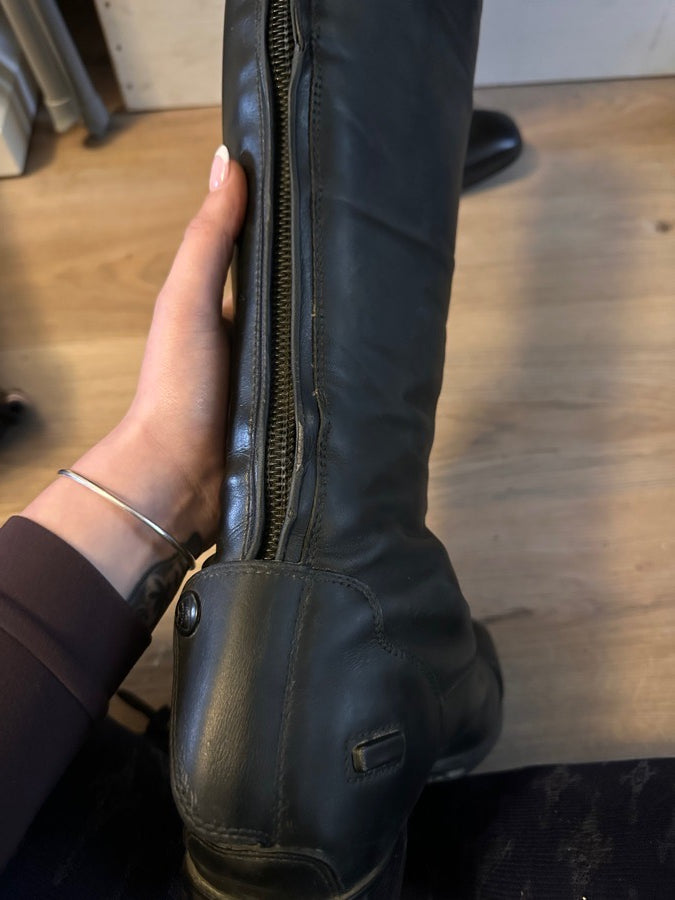 8.5 Ariat Monaco Field Zip Boot