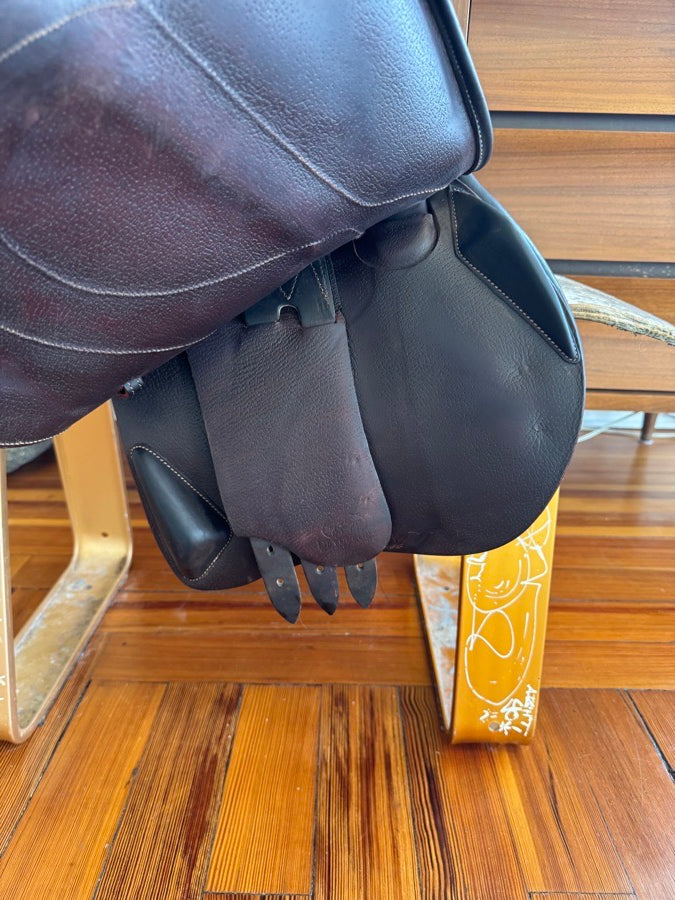 17.5” 2016 Devoucoux Biarritz C Jump Saddle - Full Buffalo!