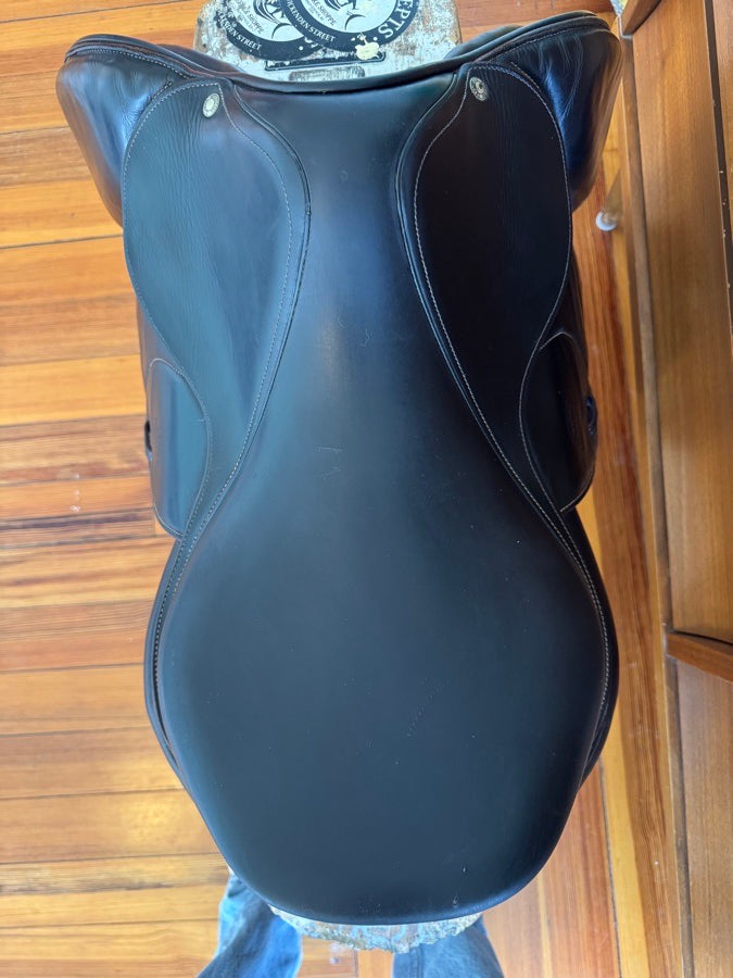 17.5” 2016 Devoucoux Biarritz C Jump Saddle - Full Buffalo!
