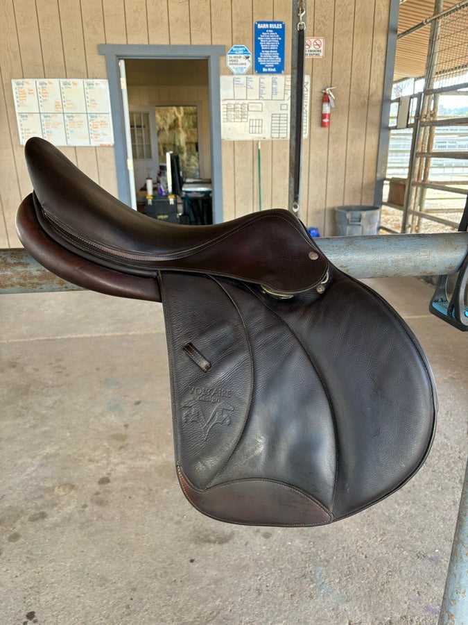 VOLTAIRE Voltaire Saddle 18” (2)