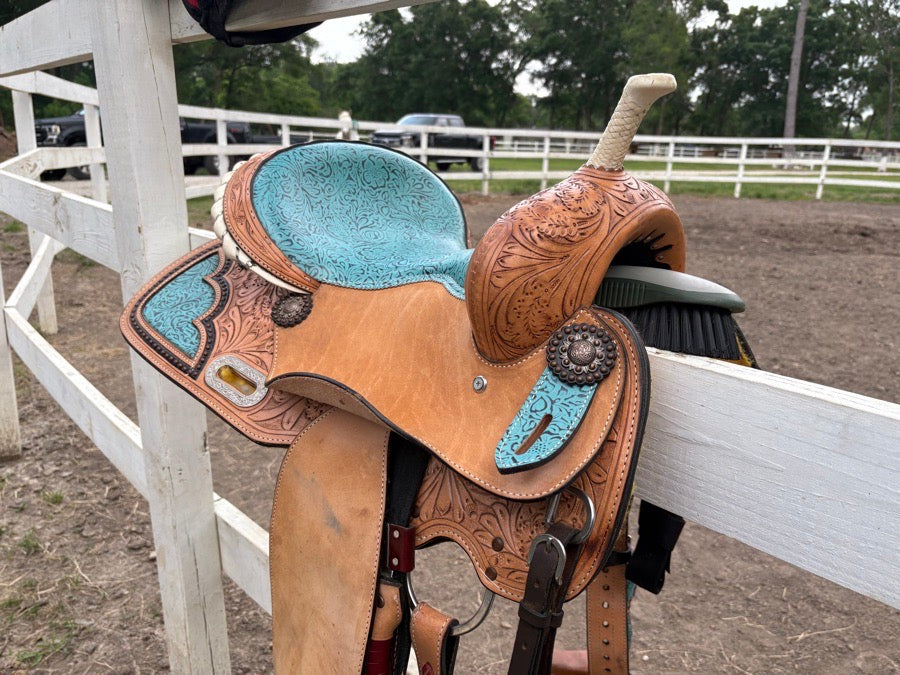 DOUBLE TT Double T saddle. size 14, with matching tack