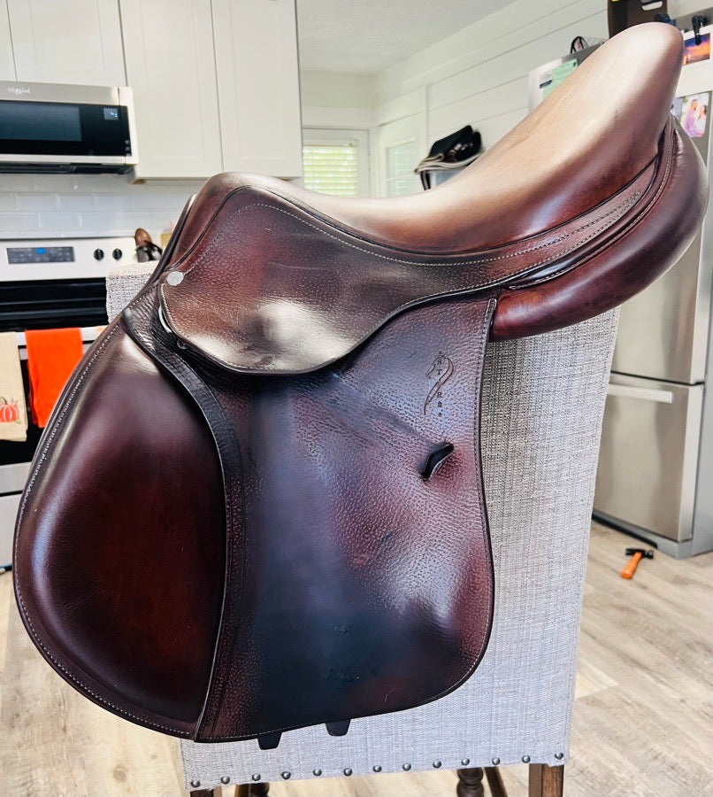 17.5 2017 Antares saddle