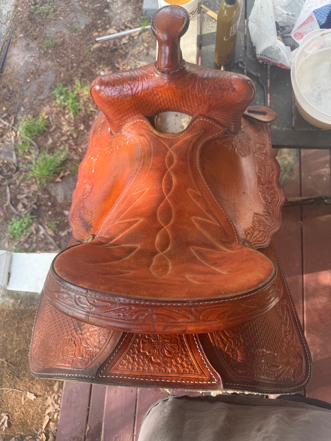 Other Stunning silver concho western saddle (2)