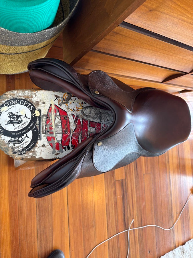 16” Bruno Delgrange Partition Jump Saddle - Like New!