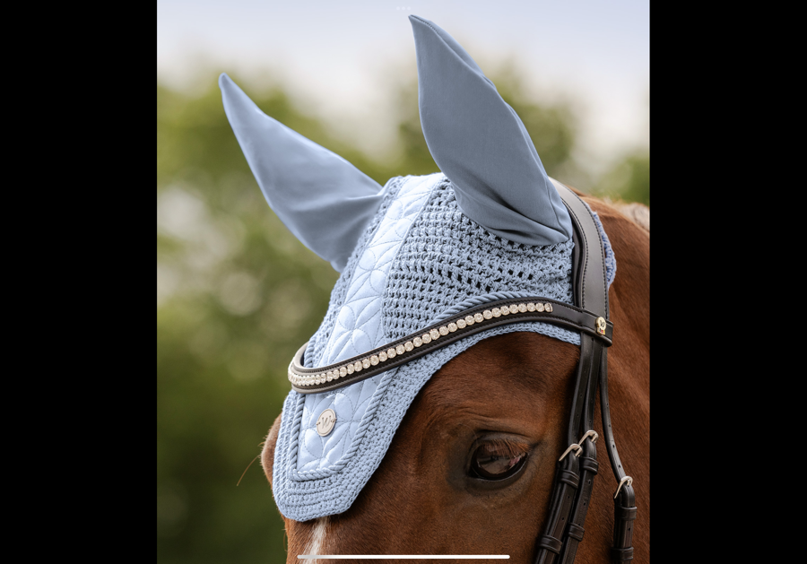 WALDHAUSEN Waldhausen Felix Glam Dressage saddle Pad and Full Size Bonnet Set Pastel Blue (5)