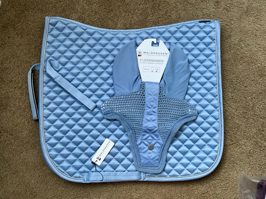 WALDHAUSEN Waldhausen Felix Glam Dressage saddle Pad and Full Size Bonnet Set Pastel Blue