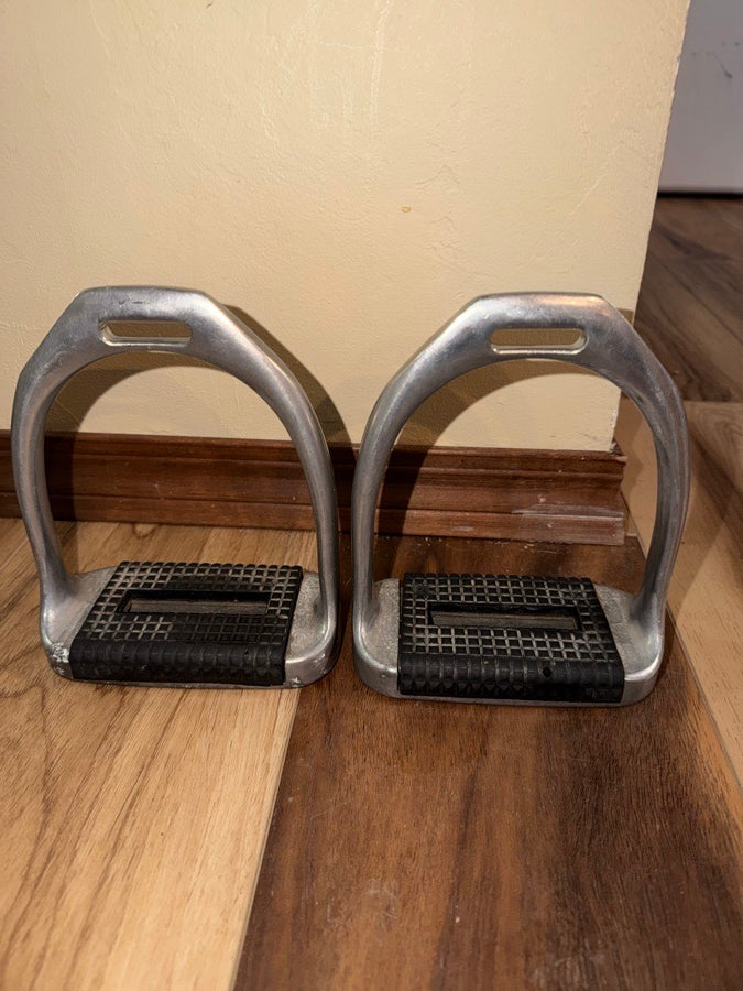 Other Equi wing wide tread stirrups (4)