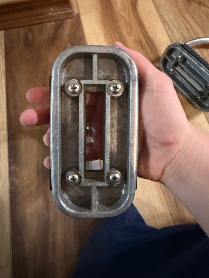 Other Equi wing wide tread stirrups (7)