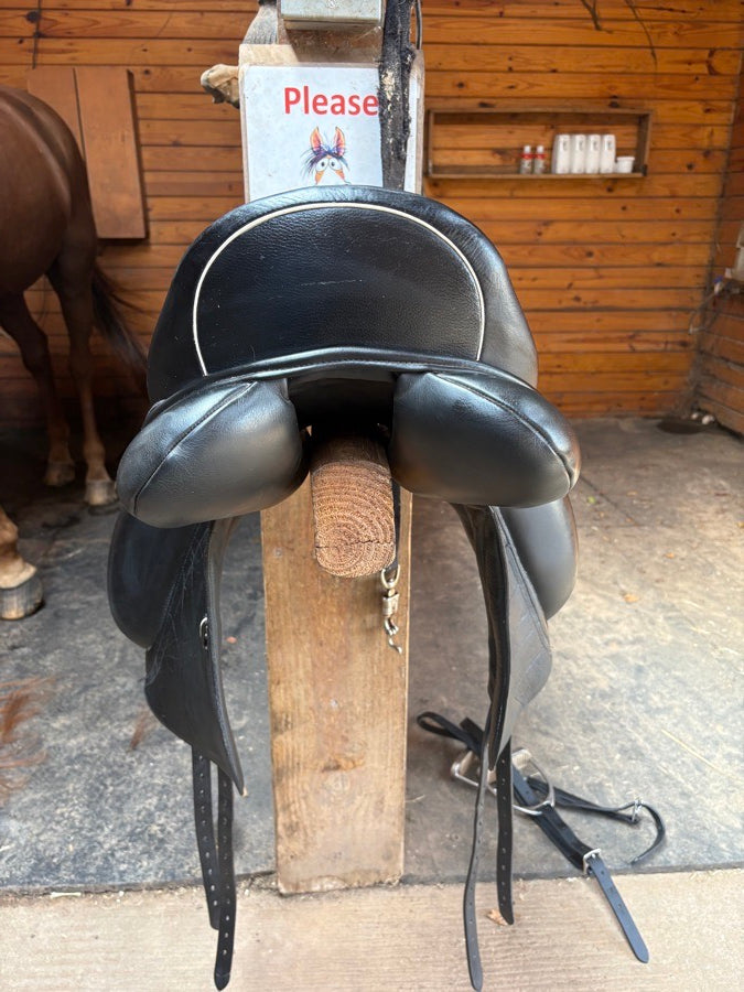 CUSTOM SADDLERY Custom dressadge saddle (2)