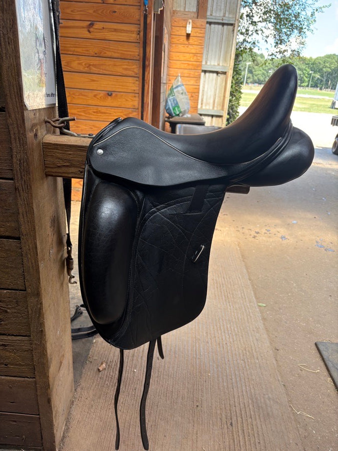 CUSTOM SADDLERY Custom dressadge saddle