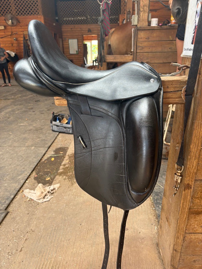 CUSTOM SADDLERY Custom dressadge saddle (3)