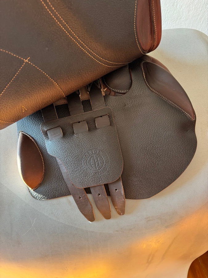 ARION 17” 2023 Arion J2 Saddle - Q2 - Full Buffalo - Shoulder Freedom Panels - NEW (3)