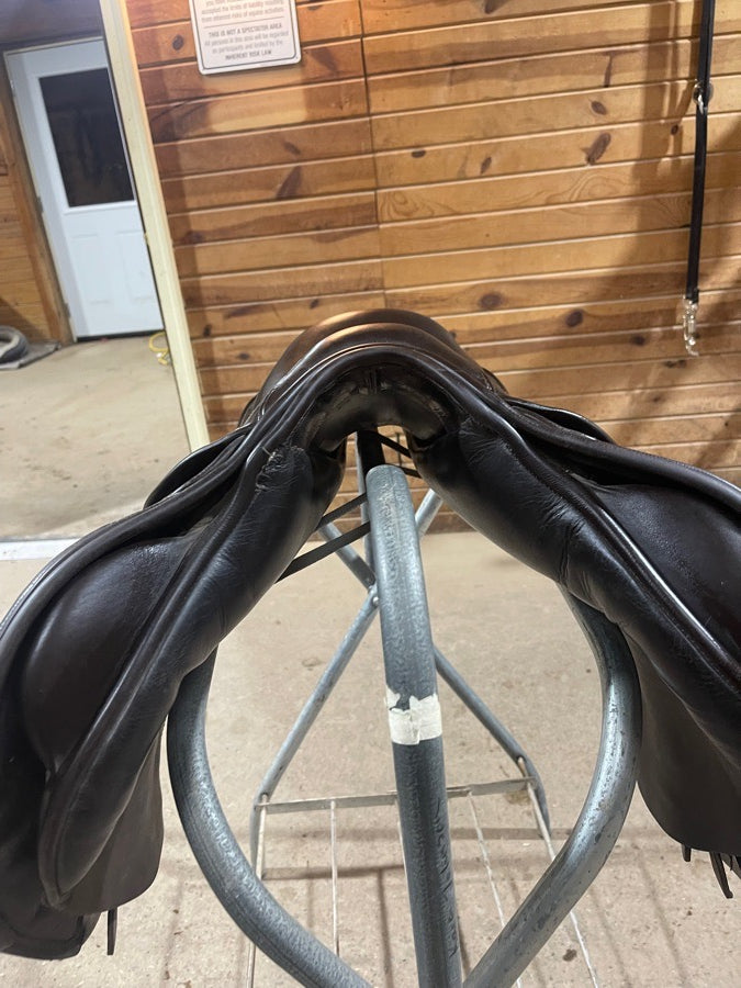 County solution jump saddle!