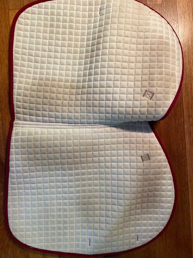 Red saddle pad