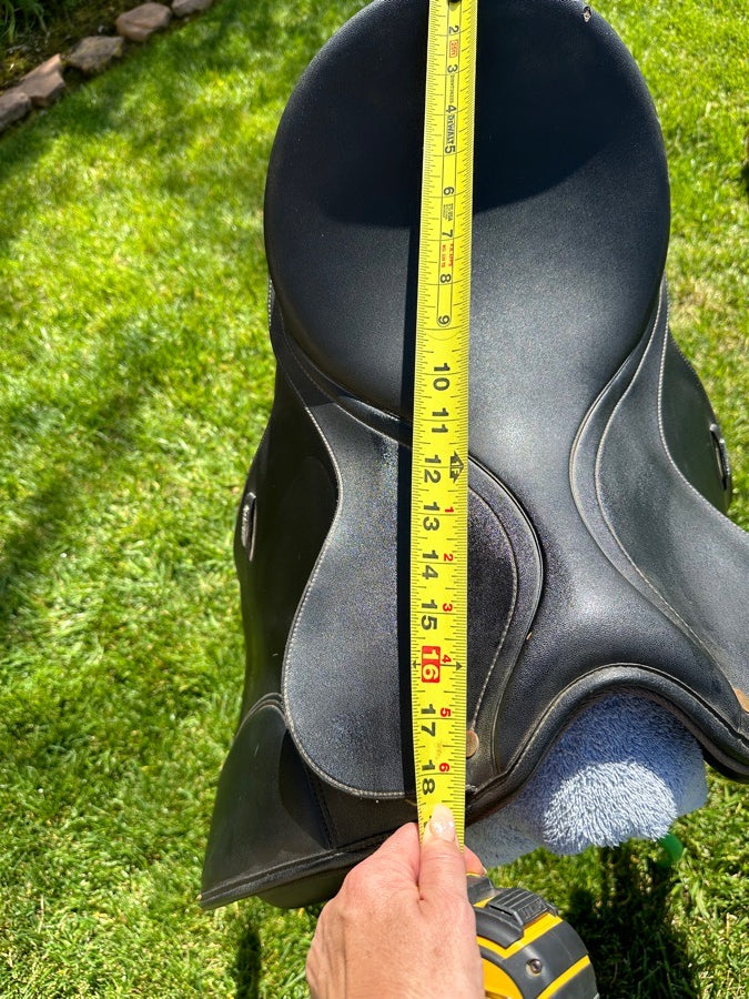 WINTEC Wintec 17.5” adjustable gullet dressage saddle (5)