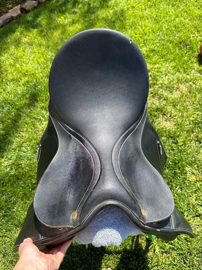 WINTEC Wintec 17.5” adjustable gullet dressage saddle (3)