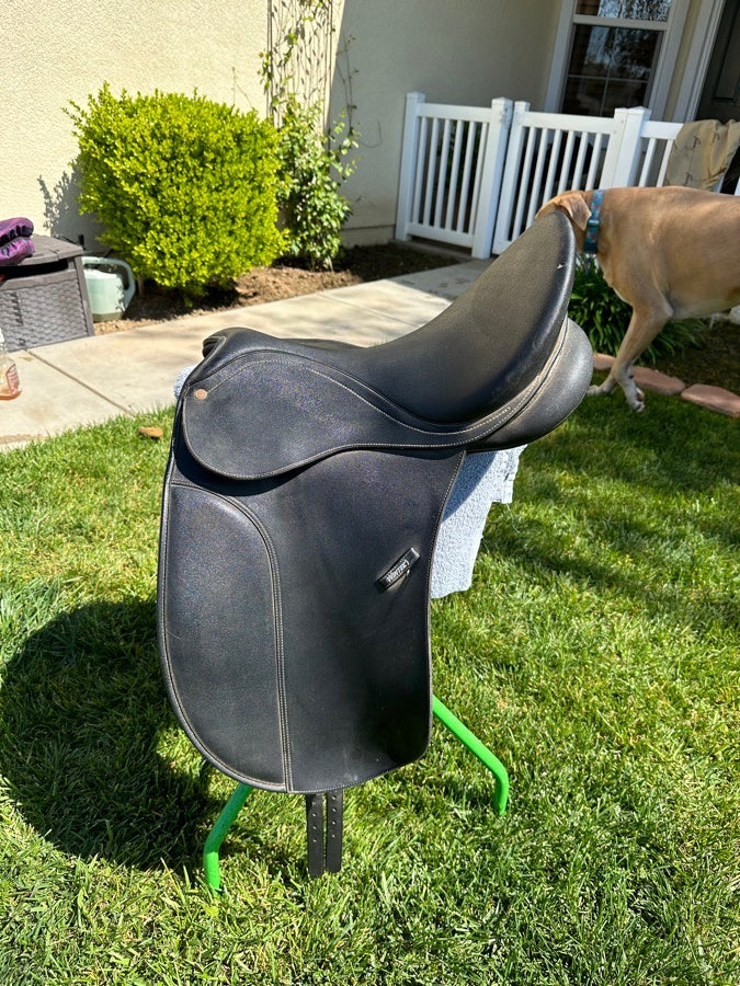 Wintec 17.5” adjustable gullet dressage saddle