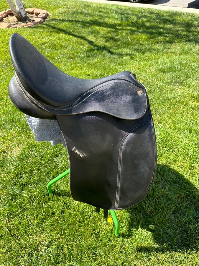 Wintec 17.5” adjustable gullet dressage saddle