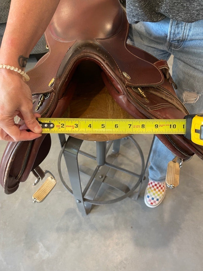 Kincaid close contact saddle