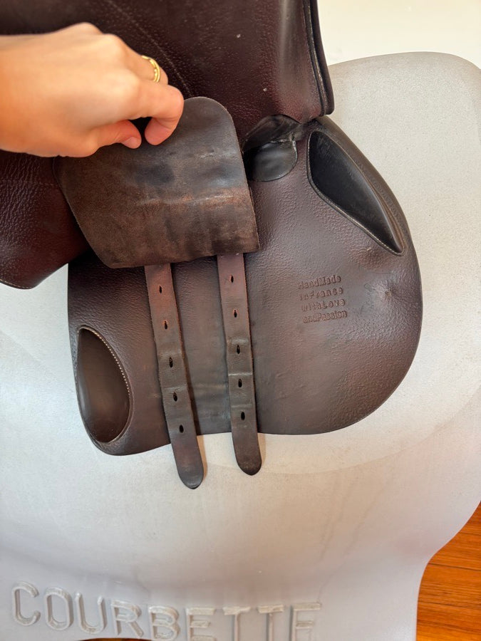 VOLTAIRE 18” Voltaire Stuttgart PRO Saddle - 2018 - 3A - Full Buffalo (6)