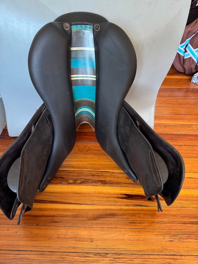 VOLTAIRE 18” Voltaire Stuttgart PRO Saddle - 2018 - 3A - Full Buffalo (3)