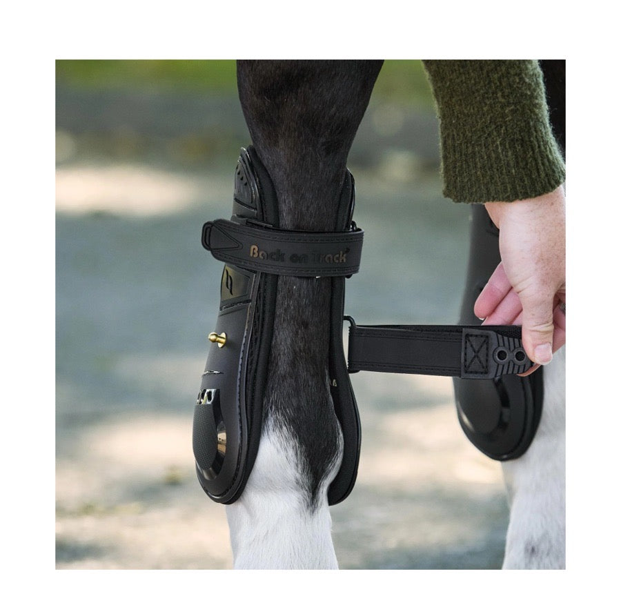 NWT Back On Track Airflow Therapeutic Front Tendon Boots. Size Med/Full