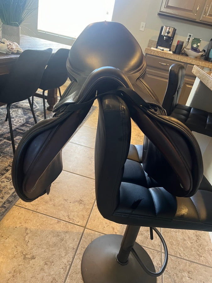 Equipe saddle 17.5”
