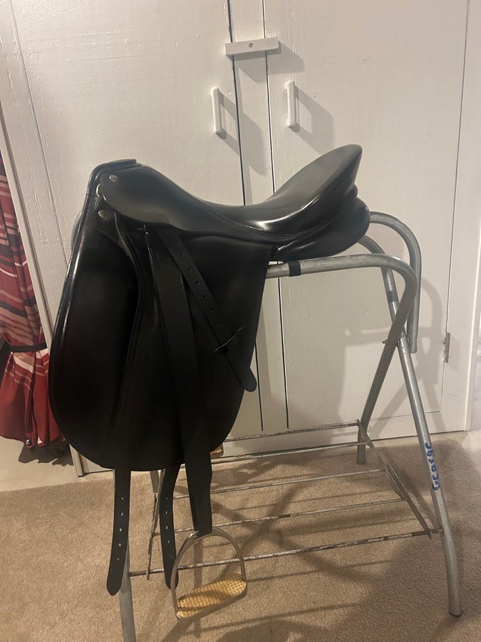 OTTO SCHUMACHER 17.5” Dressage Saddle