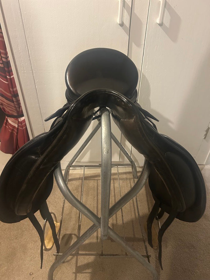 OTTO SCHUMACHER 17.5” Dressage Saddle (4)
