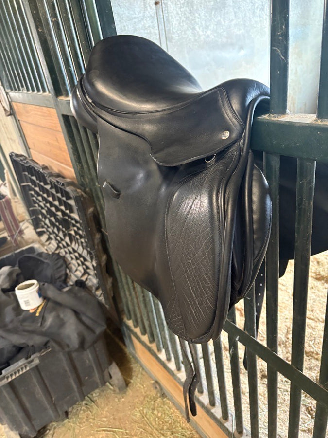 17.5″ Custom Saddlery Fleur De Lys *Wool Flocked*