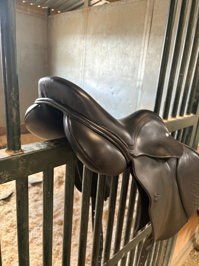 17.5″ Custom Saddlery Fleur De Lys *Wool Flocked*