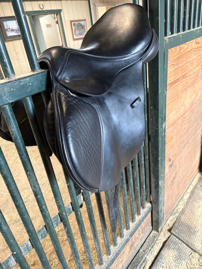 17.5″ Custom Saddlery Fleur De Lys *Wool Flocked*