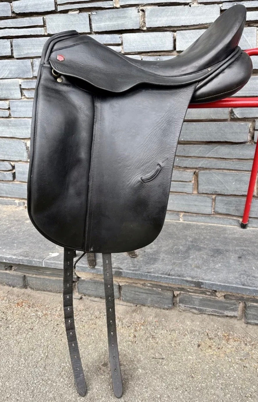 18” MW Albion SLK Ultima Dressage Saddle - Black - Medium-Wide