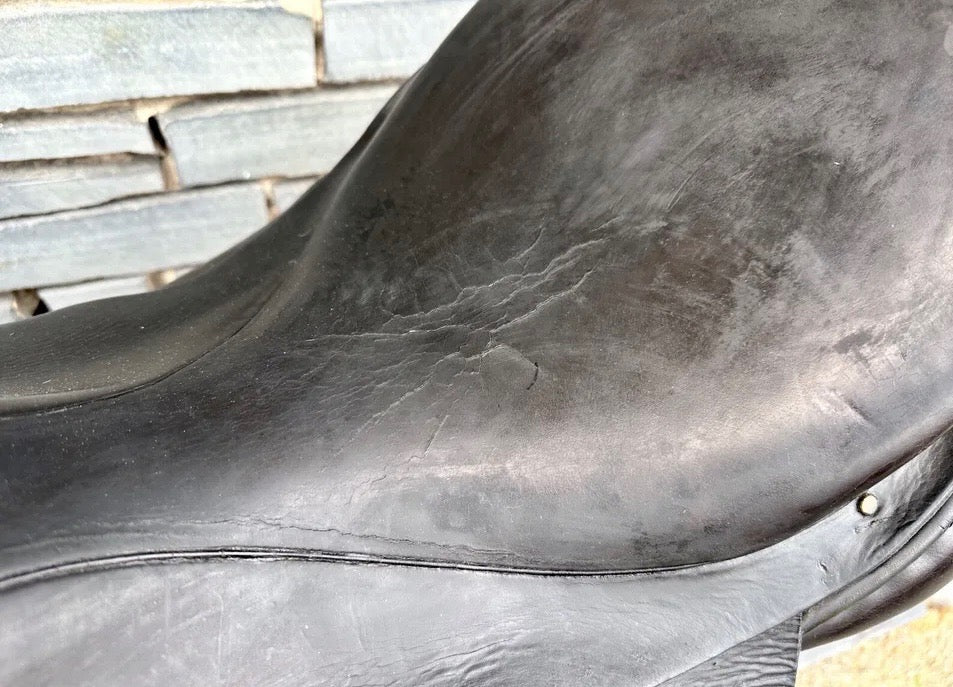 ALBION 18” MW Albion SLK Ultima Dressage Saddle - Black - Medium-Wide (6)