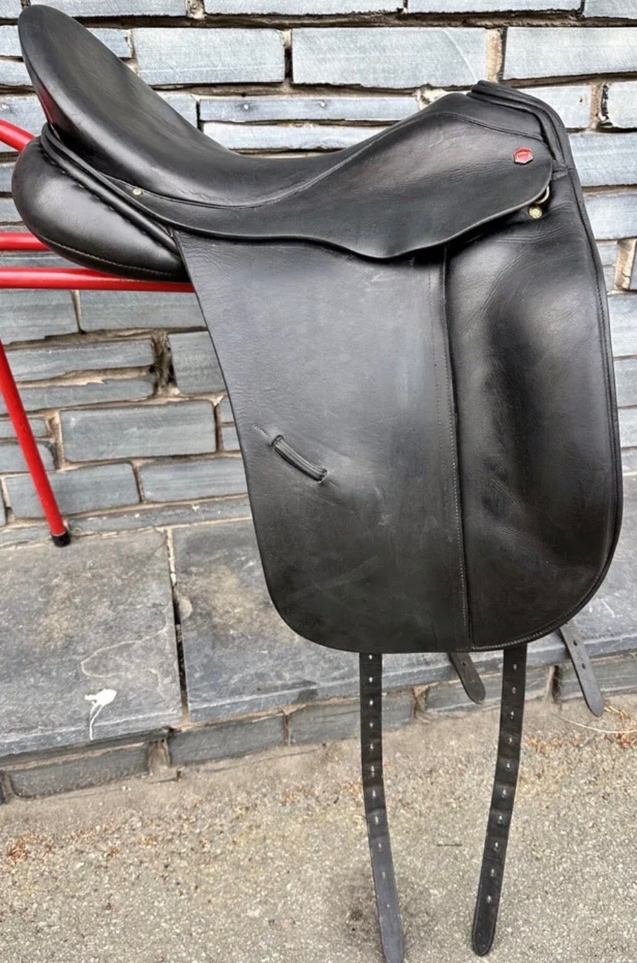 18” MW Albion SLK Ultima Dressage Saddle - Black - Medium-Wide