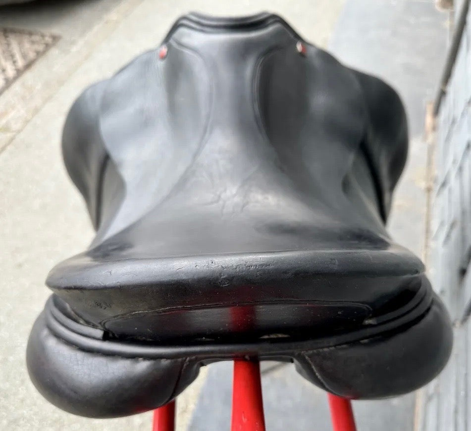 ALBION 18” MW Albion SLK Ultima Dressage Saddle - Black - Medium-Wide (5)