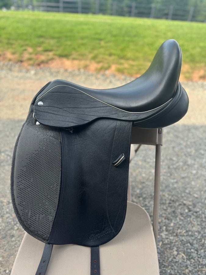 FRANK BAINES Frank Baines 18” Dressage Saddle (3)