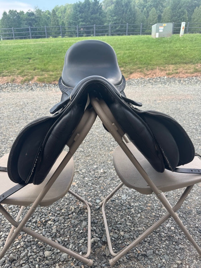 FRANK BAINES Frank Baines 18” Dressage Saddle (4)
