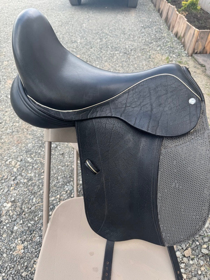 FRANK BAINES Frank Baines 18” Dressage Saddle