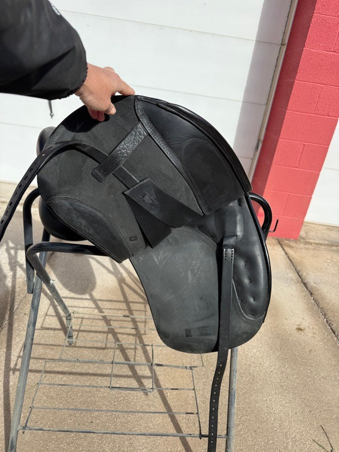 OTHER Superior Saddlery Dressage Saddle (3)