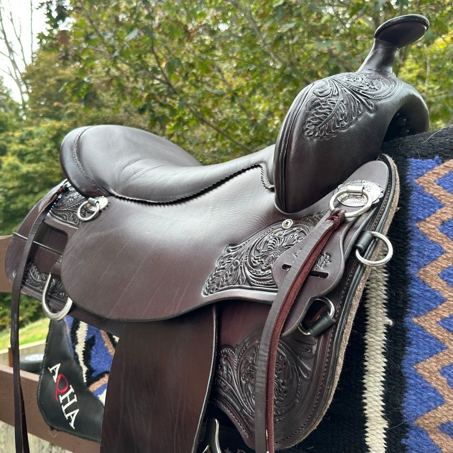 Tucker Meadow Creek 17.5 seat w/full skirt + wide tree