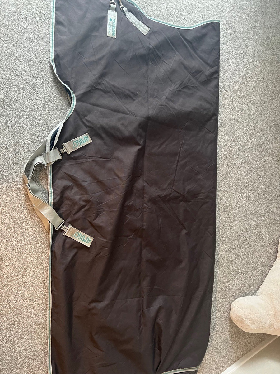 Size 84 Amigo Medium weight horse blanket