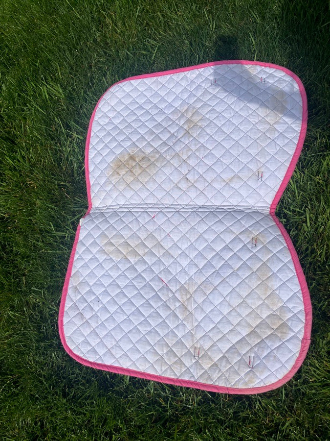 OTHER Pink saddle pad with white trim (2)