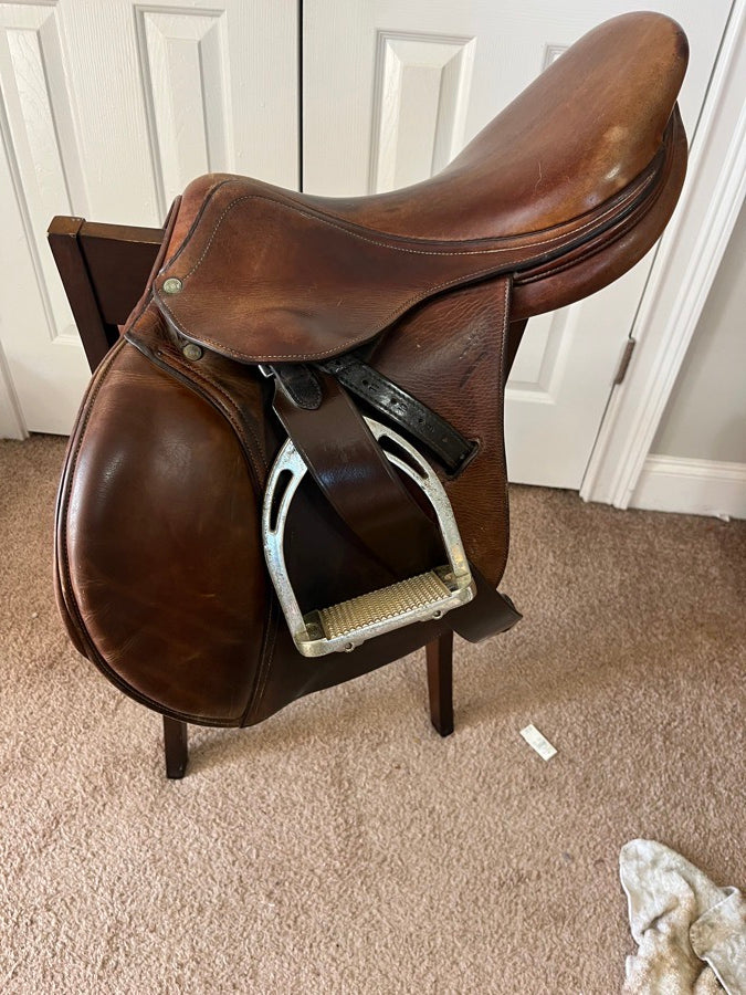 ANTARES 17in Antares close contact saddle