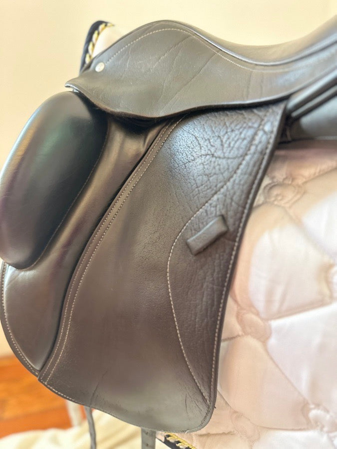 17.5" Custom Saddlery Buffalo Advantage R * New Wool Flocked * 2750 + shipping