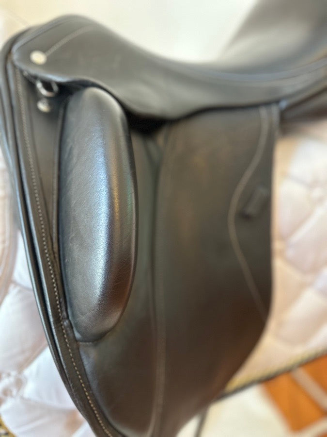 17.5" Custom Saddlery Buffalo Advantage R * New Wool Flocked * 2750 + shipping