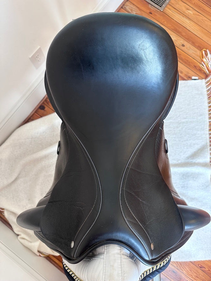 17.5" Custom Saddlery Buffalo Advantage R * New Wool Flocked * 2750 + shipping