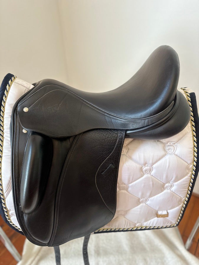 17.5" Custom Saddlery Buffalo Advantage R * New Wool Flocked * 2750 + shipping